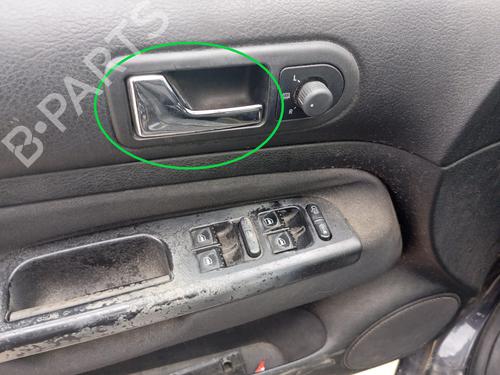 Venstre foran invendig håndtak VW GOLF IV (1J1) 1.4 16V (75 hp) 21389187