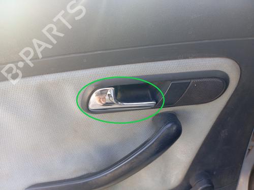Venstre bak invendig håndtak SEAT CORDOBA (6L2) 1.9 SDI (64 hp) 28703053