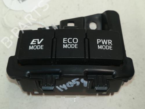 Used Switch TOYOTA AURIS (_E18_) 1.8 Hybrid (ZWE186_, ZWE186R) (136 hp) 13548830