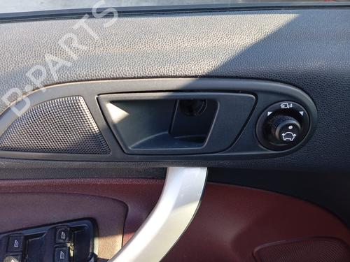 Venstre foran invendig håndtak FORD FIESTA VI (CB1, CCN) 1.6 TDCi (90 hp) 24203667