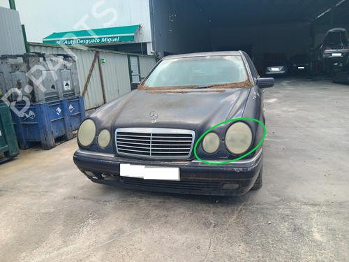 Used Left headlight MERCEDES-BENZ E-CLASS (W210) E 300 D (210.020) (136 hp) 23877725