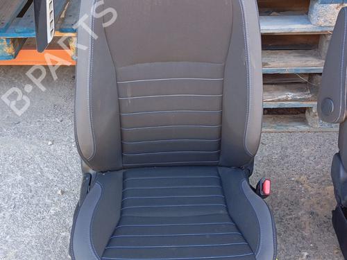 Used Right front seat Right front seat TOYOTA YARIS (_P13_) 1.5 Hybrid (NHP130_, NHP130) (101 hp) 33793300 33793300