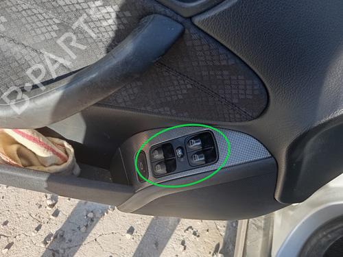 Used Left front window switch MERCEDES-BENZ C-CLASS (W203) [2000-2007]  29316459