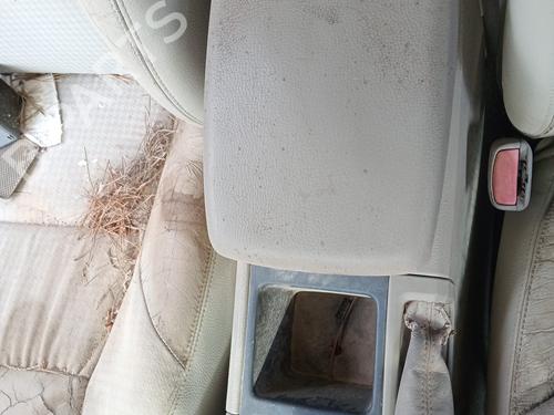 Used Armrest / Center console VOLVO V70 II (285) 2.4 (140 hp) 29191866