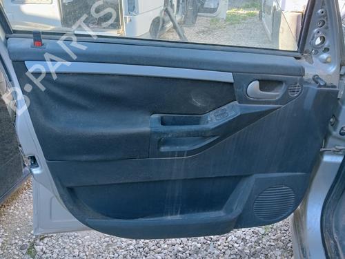 Used Front left interior door handle OPEL MERIVA A MPV (X03) 1.8 (E75) (125 hp) 25030850