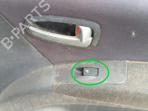 Used Right rear window switch HYUNDAI MATRIX (FC) 1.6 (103 hp) 18147393