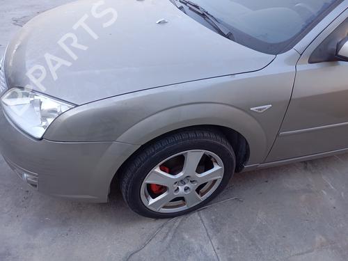 Guarda-lamas esquerdo FORD MONDEO III (B5Y) 2.0 TDCi (130 hp) 32139473