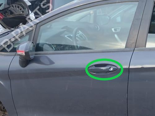 Venstre foran utvendig håndtak FORD FIESTA VI (CB1, CCN) 1.25 (82 hp) 23578274