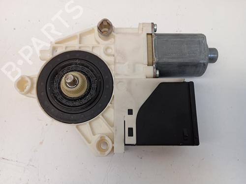 Used Right rear window motor Right rear window motor RENAULT MEGANE III Hatchback (BZ0/1_, B3_) 1.5 dCi (BZ09, BZ0D, BZ1W, BZ29, BZ14) (110 hp) 33658645 33658645