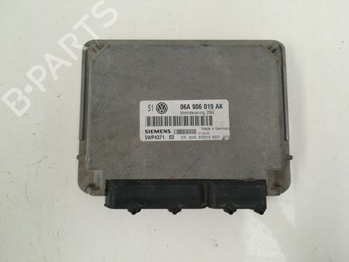 Used Engine control unit (ECU) VW GOLF IV (1J1) [1997-2008]  9360900