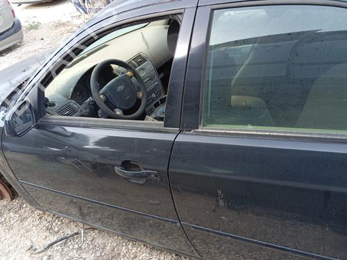Used Left front door FORD MONDEO III (B5Y) 2.0 TDCi (130 hp) 22210225