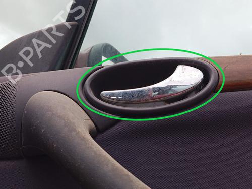 Høyre foran invendig håndtak MERCEDES-BENZ A-CLASS (W168) A 160 (168.033, 168.133) (102 hp) 24404408