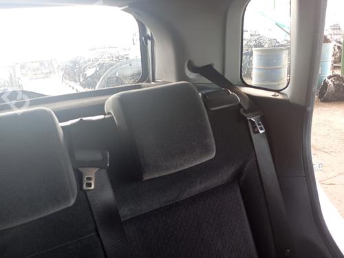 Used Rear left seatbelt FORD FIESTA V (JH_, JD_) 1.4 16V (80 hp) 25493641