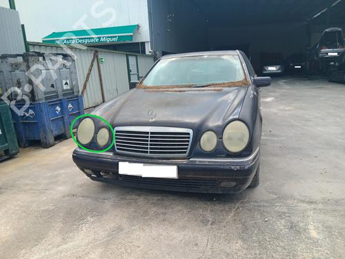 Used Right headlight MERCEDES-BENZ E-CLASS (W210) E 300 D (210.020) (136 hp) 23877037