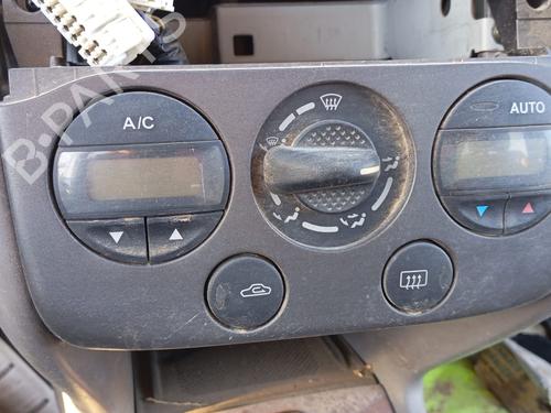 Used Climate control NISSAN PRIMERA Hatchback (P11) 2.0 16V (140 hp) 26401518
