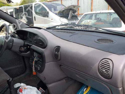 Used Glove box CHRYSLER VOYAGER / GRAND VOYAGER III (GS_, NS_) 2.4 i (151 hp) 12275210