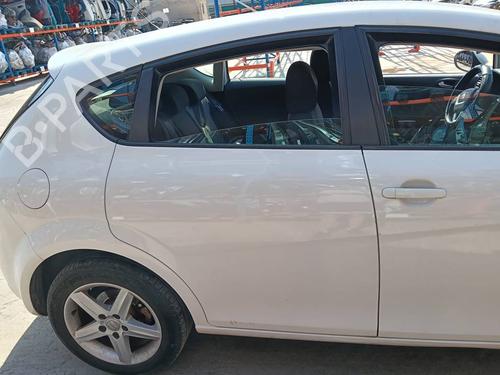 right-rear-door-seat-leon-1p1-2005-2006-2007-2008-2009-2010-2011-2012-2013-39184650 main image