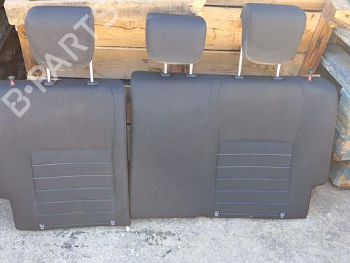 Sæde Bagtil Sæde Bagtil TOYOTA YARIS (_P13_) 1.5 Hybrid (NHP130_, NHP130) (101 hp) 33793302 33793302