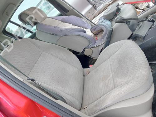 Used Right front seat RENAULT CLIO III (BR0/1, CR0/1) 1.2 16V (BR02, BR0J, BR11, CR02, CR0J, CR11) (75 hp) 12288346