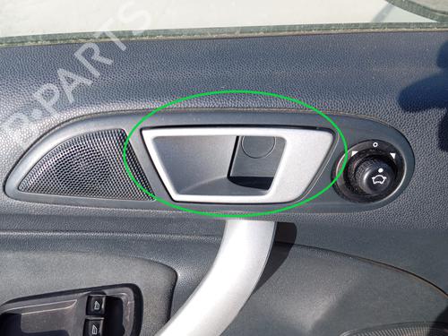 Venstre foran invendig håndtak FORD FIESTA VI (CB1, CCN) 1.4 TDCi (70 hp) 27635612