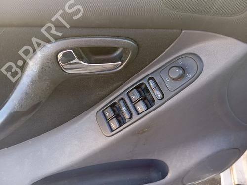 Used Left front window switch SEAT LEON (1M1) [1999-2006]  22601904