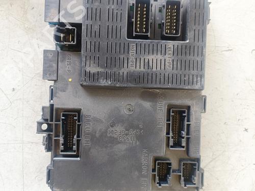 Caja reles / fusibles CITROËN XSARA (N1) 1.4 i (75 hp) 13735633