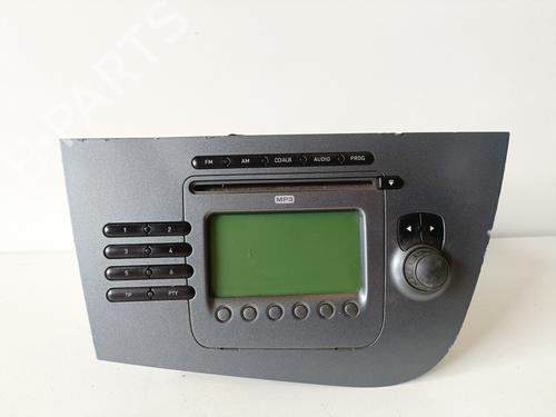 Used Radio SEAT LEON (1P1) 1.9 TDI (105 hp) 18051960
