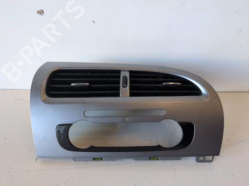 Bocchetta di aerazione Bocchetta di aerazione SEAT LEON (1P1) 1.9 TDI (90 hp) 36476385 36476385