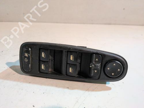 Used Left front window switch Left front window switch CITROËN C4 Picasso I MPV (UD_) 2.0 HDi 138 (136 hp) 33201688 33201688