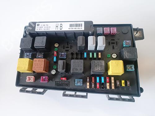 Used Fuse box OPEL ASTRA H GTC (A04) 1.9 CDTI (L08) (120 hp) 16401070