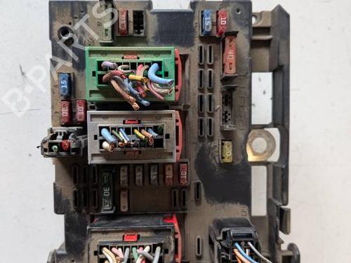 Used Fuse box Fuse box 38562939 38562939