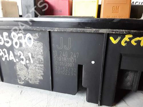 Fuse box OPEL VECTRA C (Z02) 1.9 CDTI (F69) | BP9282969E1 
