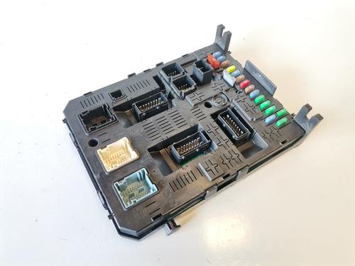 Used Fuse box Fuse box PEUGEOT 5008 (0U_, 0E_) 2.0 HDi 150 / BlueHDi 150 (150 hp) 10118512 10118512
