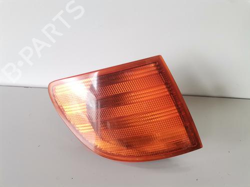 Used Right front indicator MERCEDES-BENZ VITO Van (W638) 110 CDI 2.2 (638.094) (102 hp) 9285862