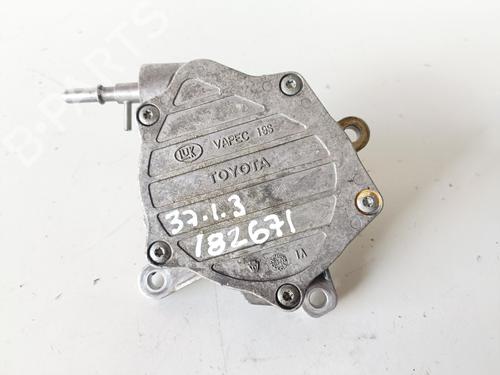 Used Vacuum pump TOYOTA AVENSIS (_T25_) 2.2 D-CAT (ADT251_, ADT251R) (177 hp) 12177660