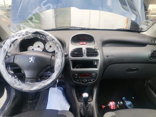 Faro izquierdo PEUGEOT 206 Hatchback (2A/C) 1.4 HDi eco 70 | BP10936563C28 