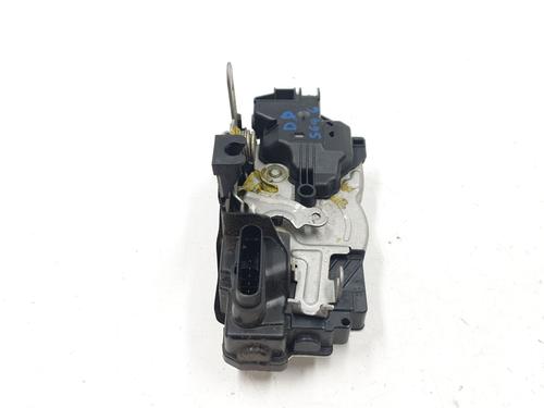 front-right-lock-volvo-v40-hatchback-525-2012-2013-2014-2015-2016-2017-2018-2019-39988167 main image