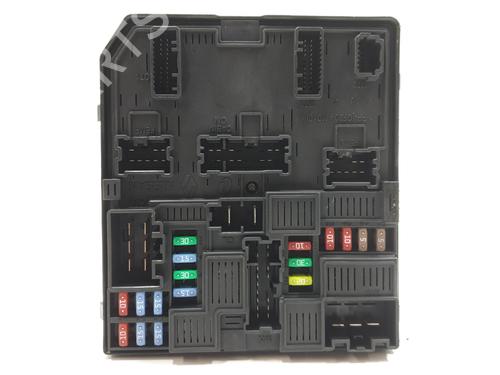 Used Fuse box RENAULT MEGANE IV Hatchback (B9A/M/N_) 1.5 dCi 110 (B9A3) (110 hp) 27244253