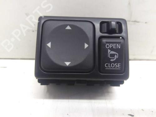 Used Switch INFINITI QX70 30d AWD (238 hp) 9550285