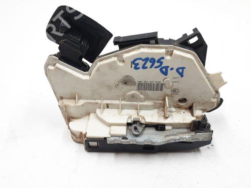 front-right-lock-seat-leon-5f1-2012-2013-2014-2015-2016-2017-2018-2019-2020-2021-38539424 main image