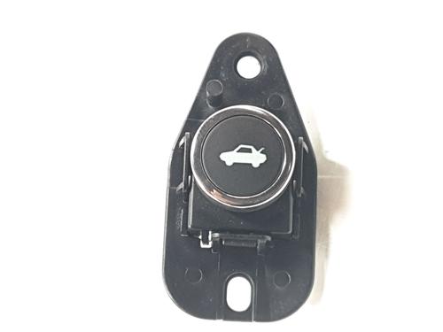 switch-lancia-thema-lx_-2011-2012-2013-2014-34446089 main image