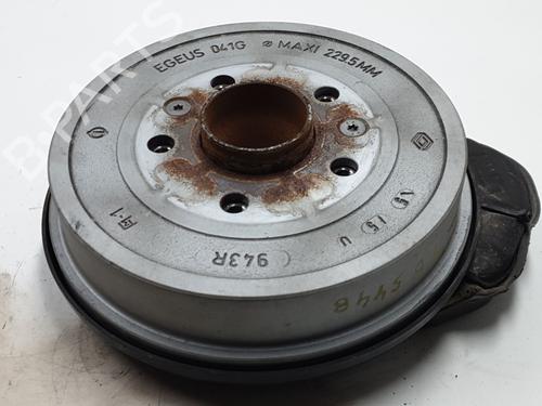 Højre hjullejehus spindel RENAULT CAPTUR I (J5_, H5_) 1.3 TCe 130 (J5NJ, J5NE) (131 hp) 30870547