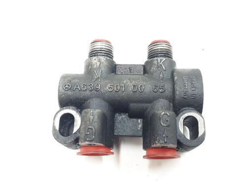 brake-master-cylinder-mercedes-benz-vito-mixto-van-w639-2003-36702877 main image