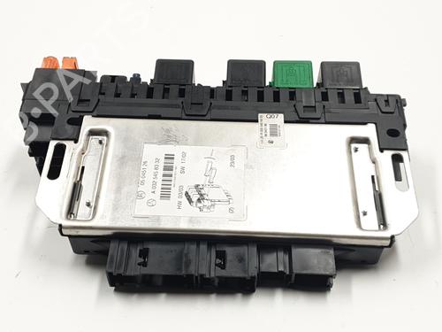Used Fuse box MERCEDES-BENZ S-CLASS (W220, V220) S 320 CDI (220.025, 220.125) (204 hp) 30968562