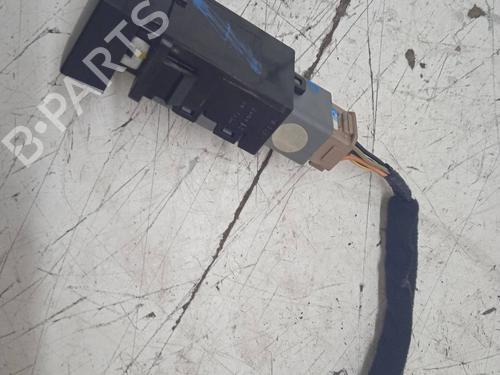 Used Headlight switch HYUNDAI TUCSON (JM) 2.0 CRDi (136 hp) 10750050