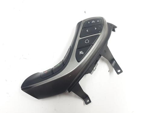 steering-wheel-controls-hyundai-i30-estate-gd-2012-34544778 main image