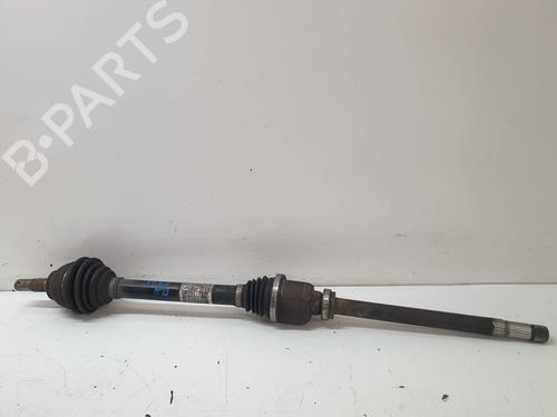 Used Right front driveshaft PEUGEOT 5008 (0U_, 0E_) 1.2 (131 hp) 17441235