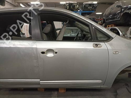 Used Right front door KIA CARENS II MPV (FJ) [2002-2013]  15678944