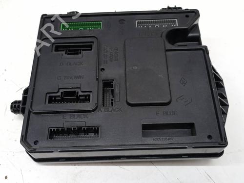 Caja reles / fusibles RENAULT MEGANE III Hatchback (BZ0/1_, B3_) 1.5 dCi (BZ09, BZ0D, BZ1W, BZ29, BZ14) (110 hp) 9469637