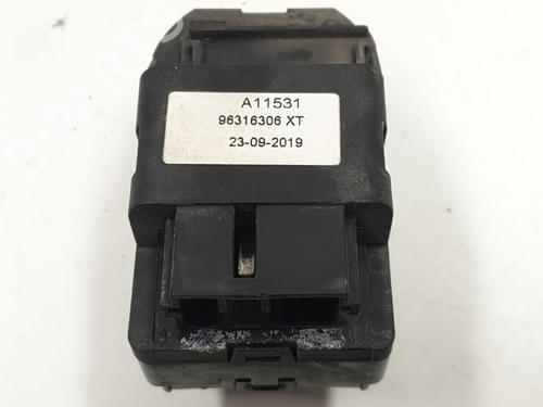 Left front window switch MICROCAR M.GO 0.5 | BP32232917I27